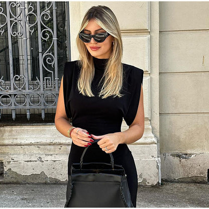 Robe Élégante Sans Manches à Épaules Structurées